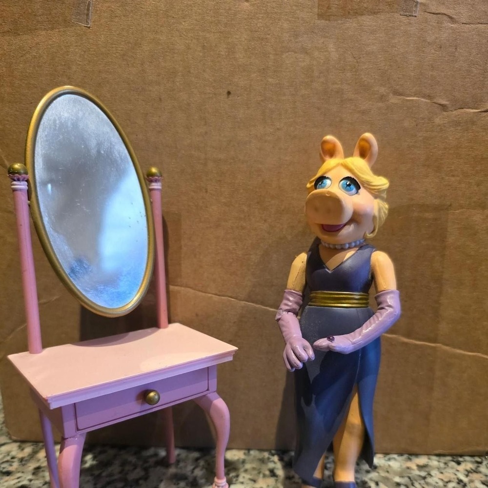 Muppet Show Palisades Miss Plggy short hair 25 year anniversary figure loos